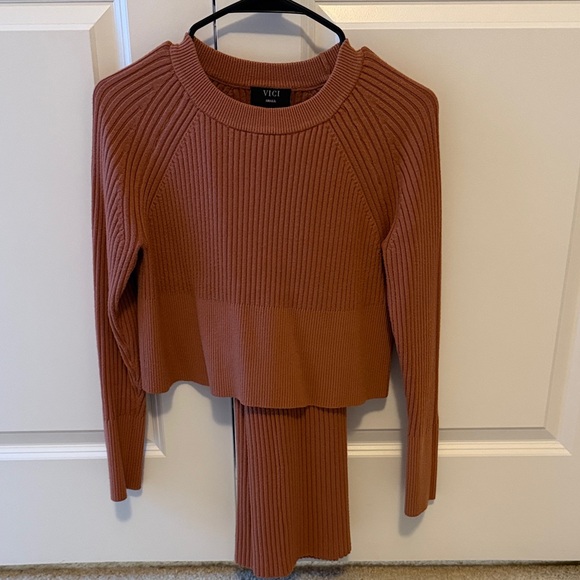 Elegant Rust/Pink Knit Skirt Set - Picture 5 of 7